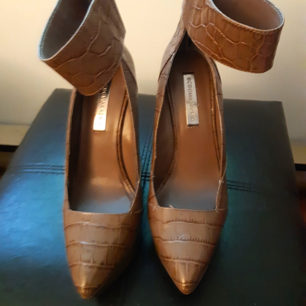 BCBG High wedge Shoes